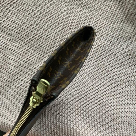 Louis Vuitton portfolio - Picture 7 of 8